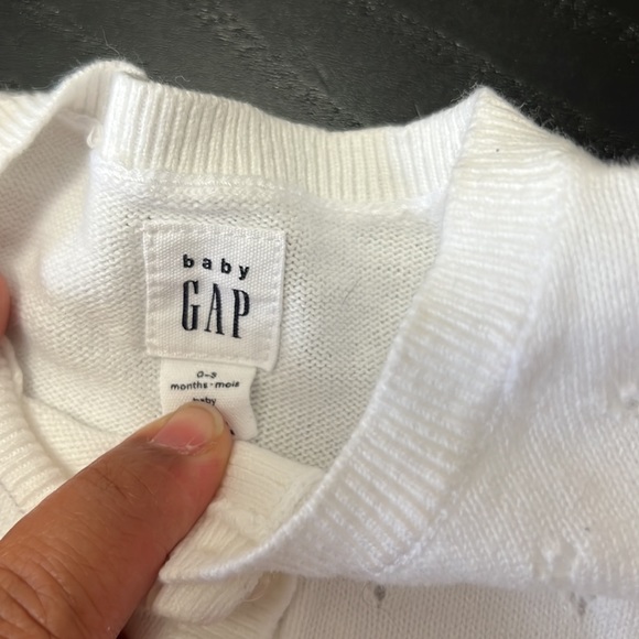 Baby gap cardigan 0-3months - Picture 3 of 5